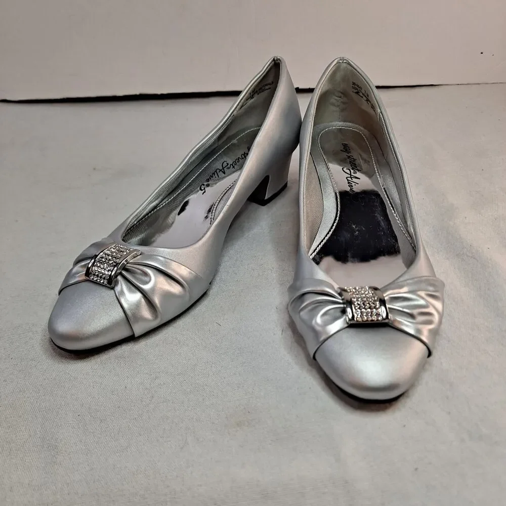 EASY STREET ALIVE 5 Heels Womens Sz 7M Silver Strap Eloise Almond Slip On Pump